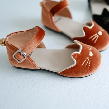Летние сандалии для маленьких девочек с милым котом, высококачественная бархатная модная детская повседневная обувь, детские сандалии с сюрпризом-колокольчиком